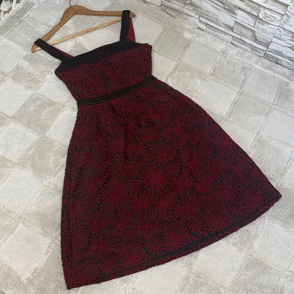 JARIYA Medium CROCHET BACKLESS DRESSS - Picture 7 of 13